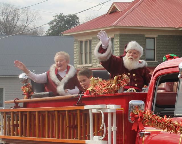 MR. AND MRS. SANTA ARRIVE